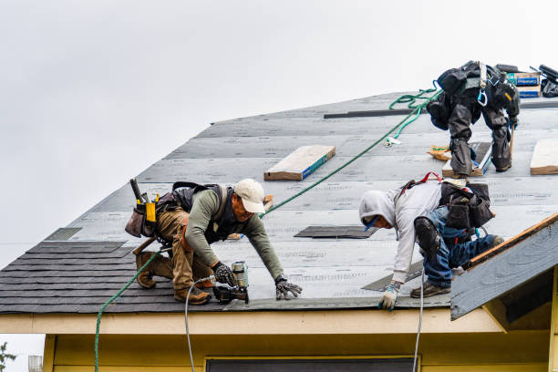 Professional Gutter Installation technician working in Richland, OR
